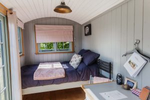 Shepherds Hut - Yeabridge Hideaway - Glamping in Somerset